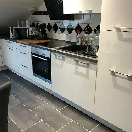 Standing A Valmont Macheren