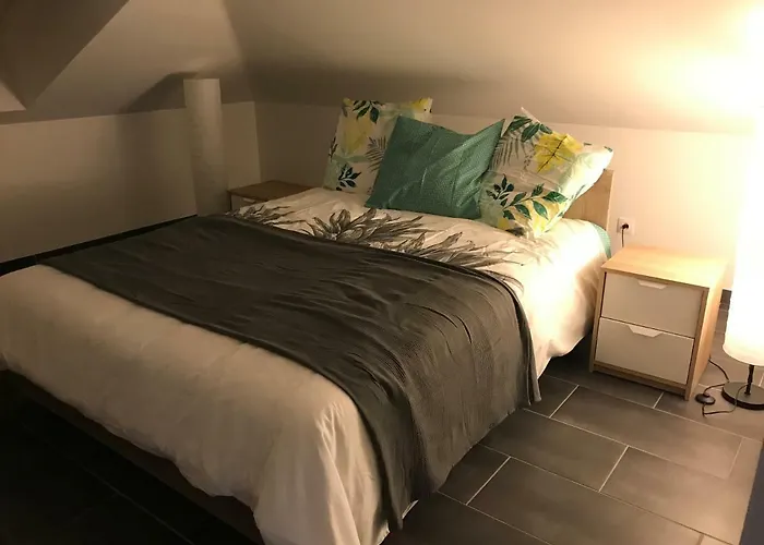 Standing A Valmont Macheren