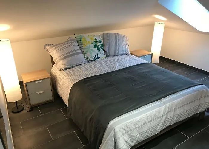 Standing A Valmont Macheren