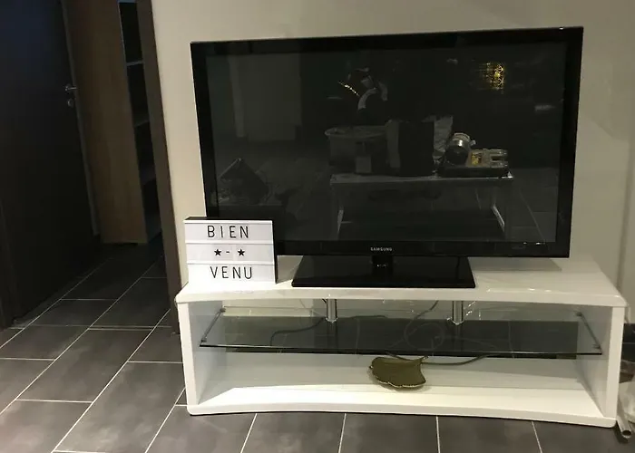 Standing A Valmont Macheren