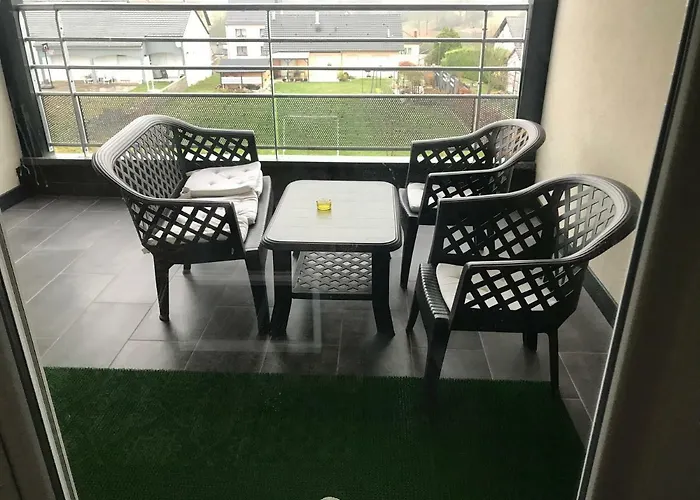 Standing A Valmont Macheren